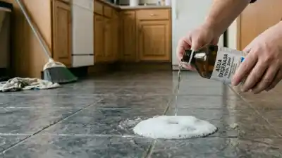 El truco casero con agua oxigenada para limpiar los pisos en profundidad y sin químicos agresivos