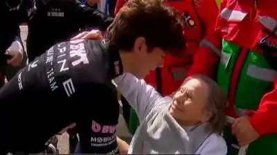 El emotivo abrazo de Franco Colapinto con su abuela: “Ella no puede venir a verme a las carreras”
