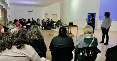 Lanzan programa municipal en Rosario para prevenir consumos problemáticos en escuelas