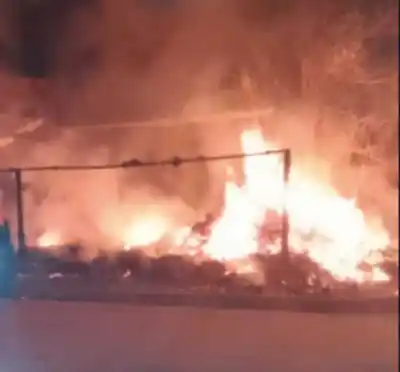 Incendio en Monteros Consume por Completo una Verdulería