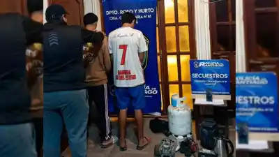 Desbaratan red de venta de objetos robados en el Barrio Obrero: dos detenidos y recuperan celulares, herramientas y garrafas