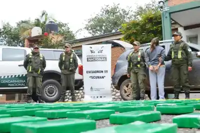 Persecución y choque en la ruta 9: Gendarmería secuestró 240 kilos de cocaína y detuvo a dos bolivianos