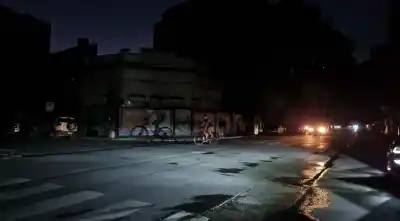 Fuertes vientos en Tucumán provocan cortes de luz y bajas de tensión en varios barrios