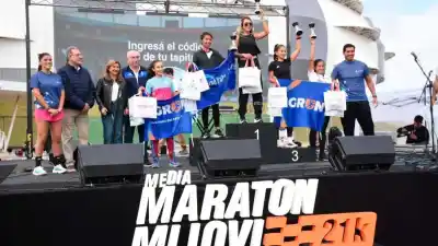 Norma Fuentes encabezó la premiación de la primera media maratón MiJoVi 2026 en Santiago del Estero