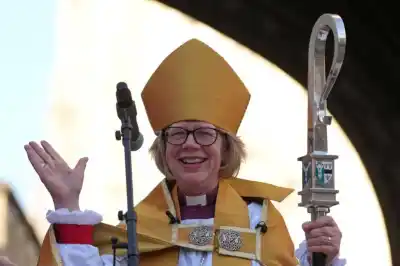 La arzobispa de Canterbury, Sarah Mullally, se reúne con el Papa León XIV en el Vaticano
