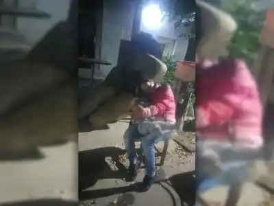 Madre y sus ocho hijos quedaron en la calle tras ser desalojados de su vivienda
