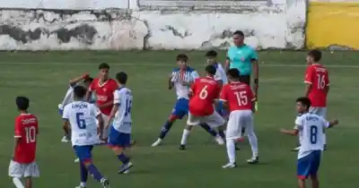 Pelea en un torneo juvenil Sub-15: suspendieron el partido y hubo jugadores heridos