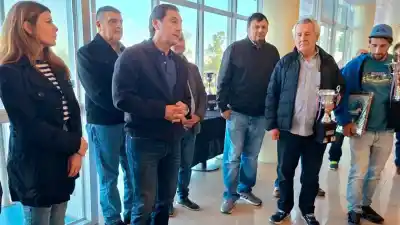 El vicegobernador que sorprendió a todos en el Hipódromo 27 de Abril: ¿qué hizo durante la gran cita del turf?