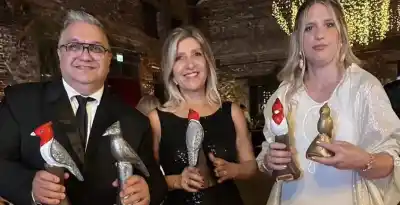 Periodista de Los Toldos recibió el Premio Platino y esto fue lo que pasó en la ceremonia