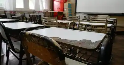 El Gobierno ya inició 15 expedientes contra familias por falsas amenazas en escuelas: la estrategia que hizo caer los casos de 90 a 15