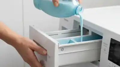 El compartimento secreto del lavarropas que elimina las manchas más difíciles y casi nadie usa