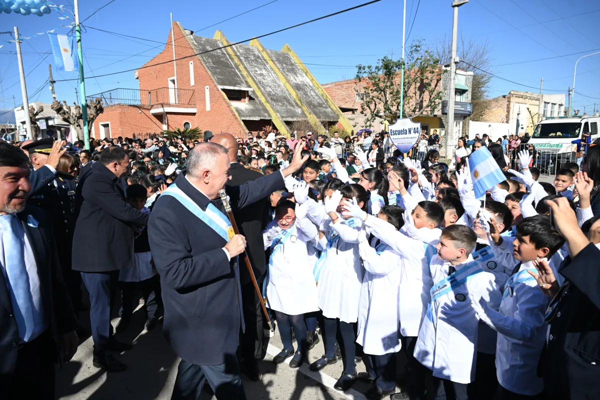 Intendente Moreno agradeciendo