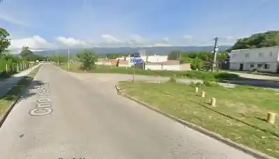 Los interceptaron en moto, sacaron un arma y lo que hicieron después es escalofriante