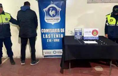Huyó al ver a la policía y lo que llevaba encima lo delató