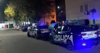 Un vecino alertó al 911: lo que la policía encontró en un departamento de monoblocks