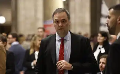 Con Milei en el palco y un fuerte operativo, Adorni enfrenta más de 2000 preguntas en su primer informe de gestión