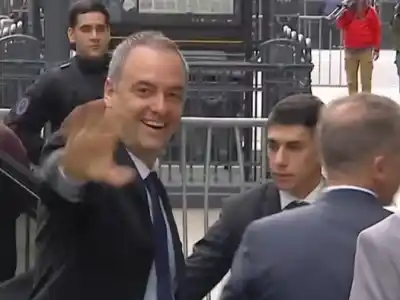 Llegó antes de lo previsto y con un clima tenso: Manuel Adorni ya está en el Congreso para su primer informe