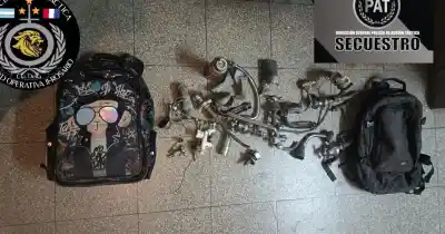 Forzaron una ventana para entrar a robar y terminaron detenidos con grifería y caños