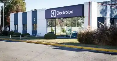 Electrolux deja de fabricar heladeras en Rosario: el temor de los trabajadores por la reforma laboral