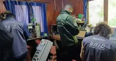 Allanaron tres domicilios en Mendoza y secuestraron armas y dispositivos: lo que encontraron adentro heló a los investigadores