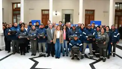 Entregaron uniformes a casi 500 trabajadores municipales: el detalle que llamó la atención