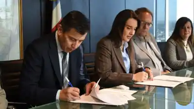 Firmaron un convenio que cambiará la carrera de los enfermeros