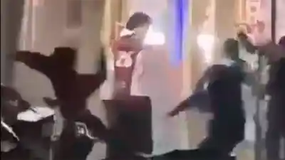 Trifulca en Plaza Zorrilandia: lo que usaron como armas dejó a todos sin palabras