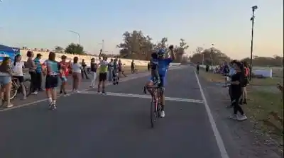 VIDEO| Carlos Castillo y su legado: “Logra impresionante triunfo con su hijo en brazos”