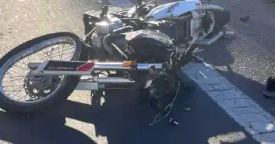 Un peatón cruzó la calle y desató una reacción en cadena que dejó tres heridos en el Acceso Este