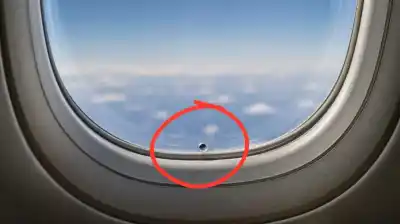 El misterioso agujero en las ventanas de los aviones que desconcierta a los pasajeros