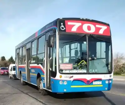 Embargo judicial y 400 empleados en la calle: el colapso total de una empresa de colectivos que no da marcha atrás