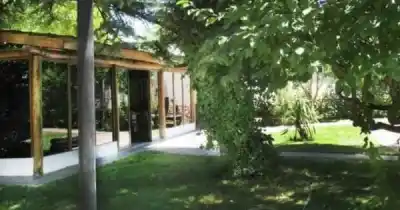 Explosiones y llamas: el incendio que arrasó con un salón de fiestas y una vivienda en Luján