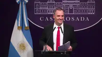 Reabren la sala de periodistas y Adorni vuelve a hablar: el día y la hora clave