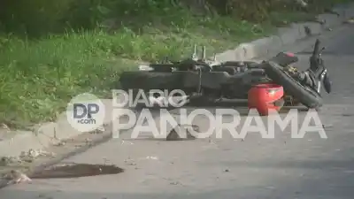 Una joven perdió el control de su moto y lo que pasó después sorprendió a la policía