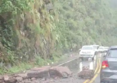 Derrumbe en la Ruta 307 causó demora en el tráfico