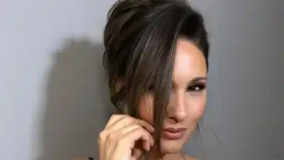 Pampita se subió a la tendencia hot con un total look de cuero negro y bucaneras