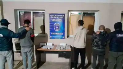 Tres detenidos en Frías: lo que encontraron dentro del auto los dejó sin palabras