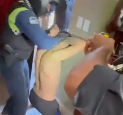 Tenía un puñal táctico y lo detuvieron en plena calle: qué pasó en San José