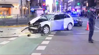 Chocaron contra un patrullero en Callao y Corrientes y lo que pasó después es impactante