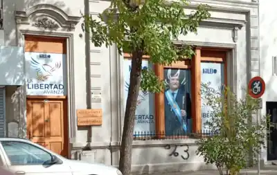 El panfleto que pide la cabeza del Presidente: denuncian a banda de rock por amenazas