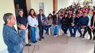 El vicegobernador inauguró talleres en Árraga y lo que dijo sobre la crisis dejó a todos pensando