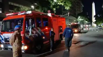 El incendio en un hotel del microcentro que obligó a evacuar a 100 huéspedes