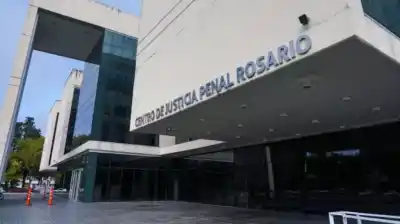 Borró chats de WhatsApp para ayudar a su madre y la Justicia lo mandó preso: el insólito caso que sacude a Rosario