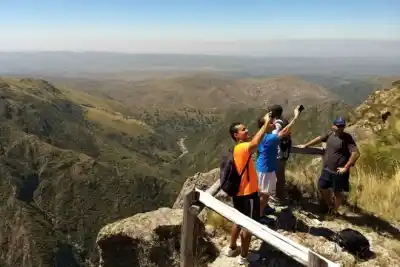 Viajaron menos, gastaron menos y volvieron antes: el dato que nadie esperaba del fin de semana largo