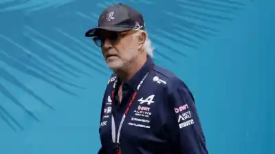 Colapinto y el abrazo con Briatore que escondía un secreto: la sanción que lo benefició