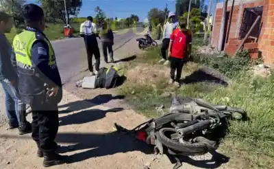 Iban en moto y el impacto fue tan fuerte que uno de ellos terminó en terapia intensiva