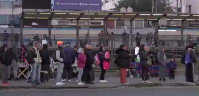 Viajan dos horas y gastan $20.000 por semana: el drama de los colectivos bonaerenses que nadie cuenta