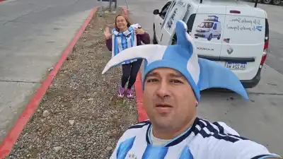 Viajan a Nueva York en una Kangoo para vivir el Mundial 2026: el insólito plan de dos santiagueños