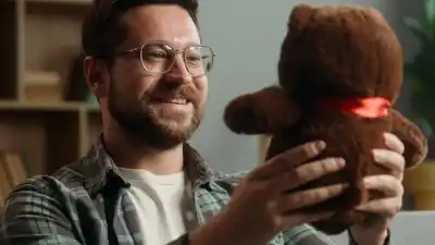 Guardás juguetes de tu infancia? La psicología revela qué dice realmente de vos