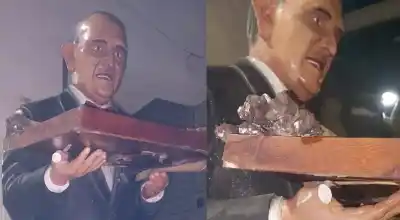 La mano que sostiene los cubanitos: qué pasó con la emblemática estatua de la peatonal